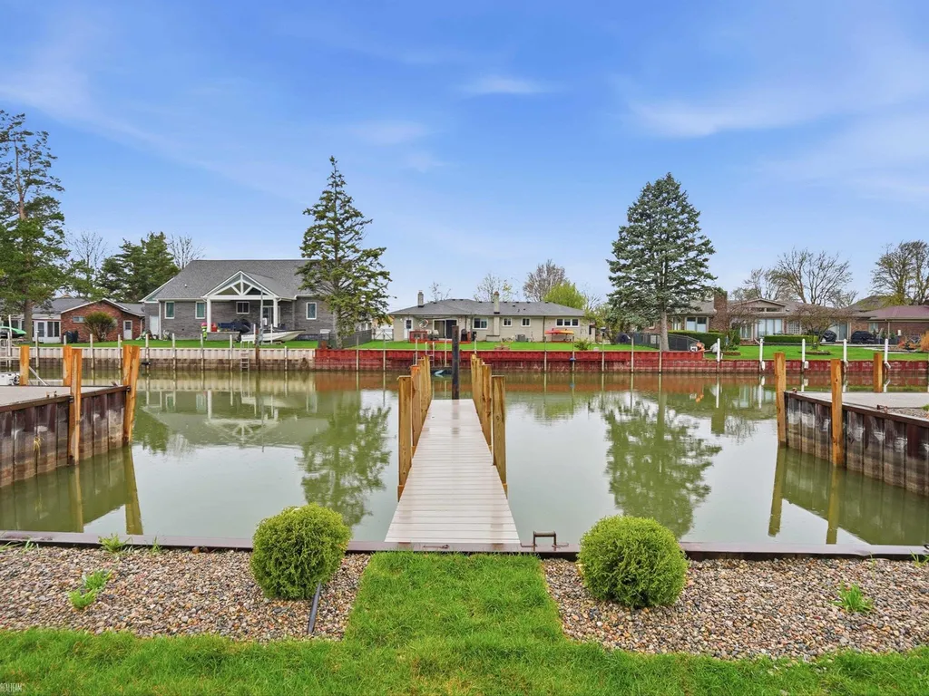 41225 Belvidere Street Harrison Charter Township MI 48045