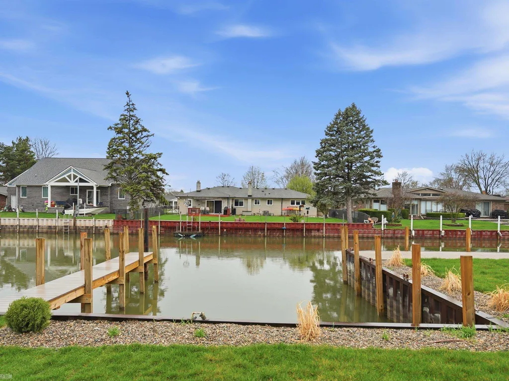 41225 Belvidere Street Harrison Charter Township MI 48045