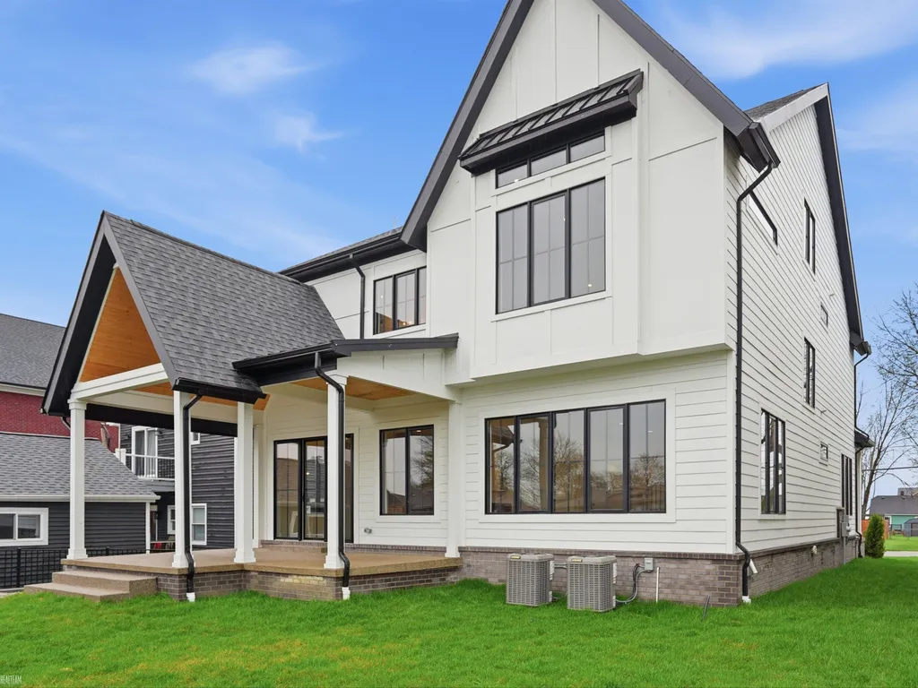 41225 Belvidere Street Harrison Charter Township MI 48045