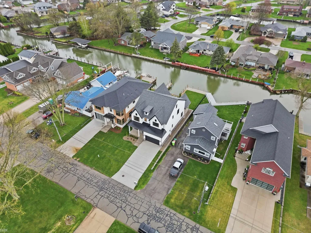41225 Belvidere Street Harrison Charter Township MI 48045