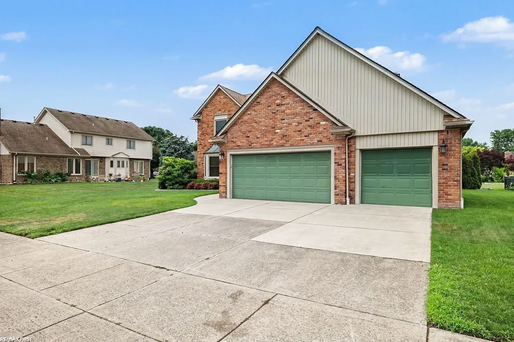 48103 Greenbriar Drive Macomb Township MI 48044