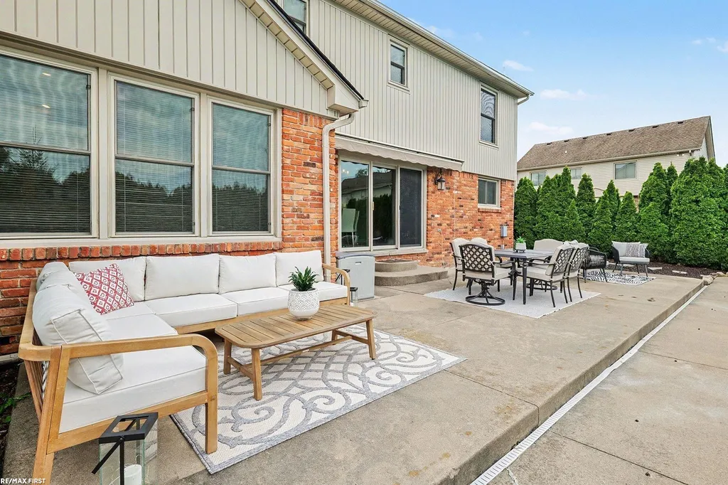 48103 Greenbriar Drive Macomb Township MI 48044