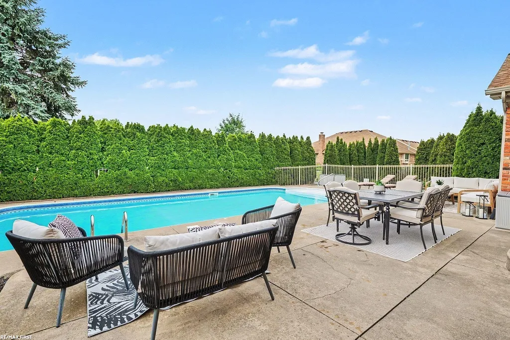 48103 Greenbriar Drive Macomb Township MI 48044