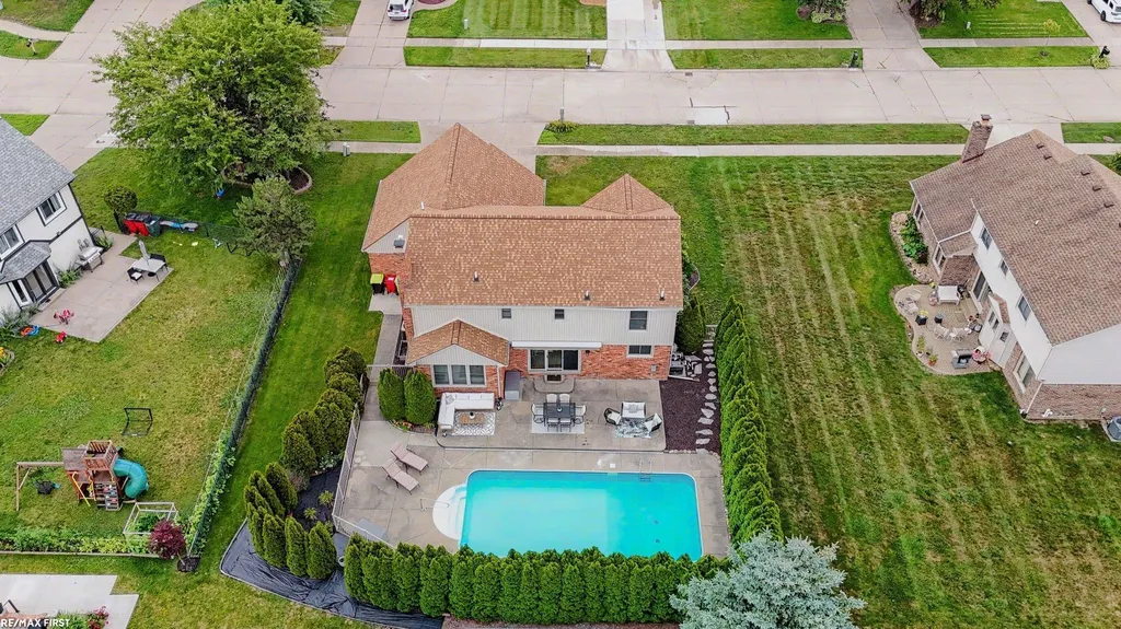 48103 Greenbriar Drive Macomb Township MI 48044