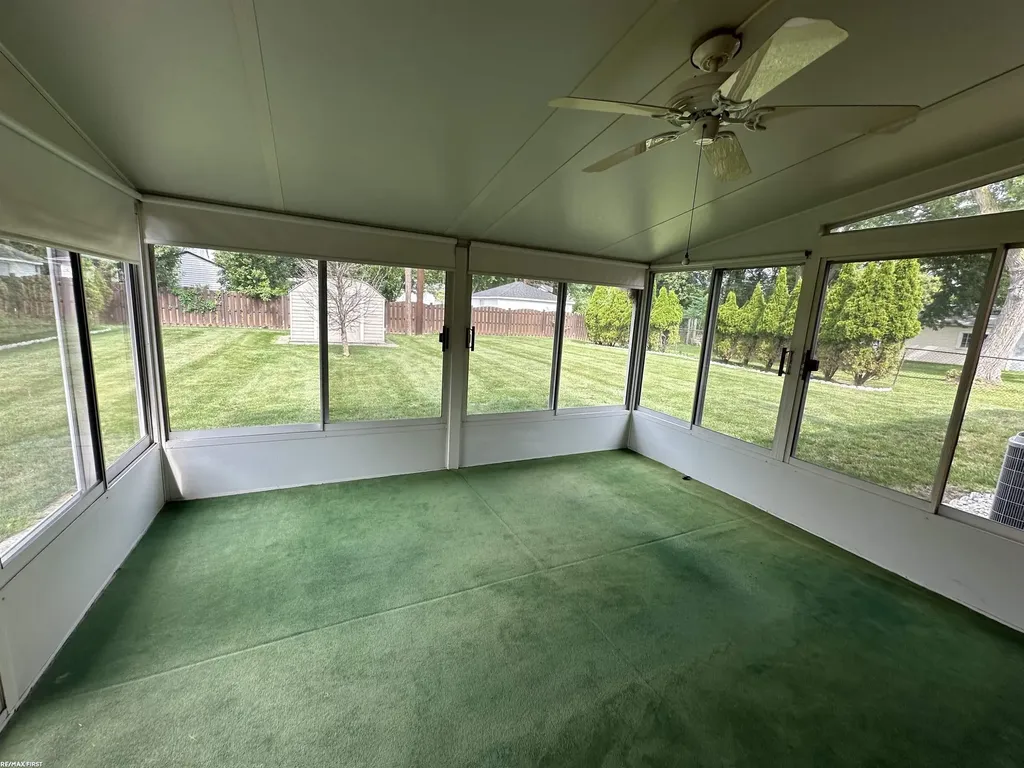 32751 Knapp Avenue Warren City MI 48093