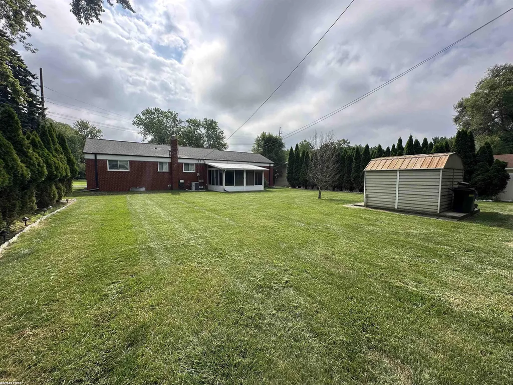 32751 Knapp Avenue Warren City MI 48093