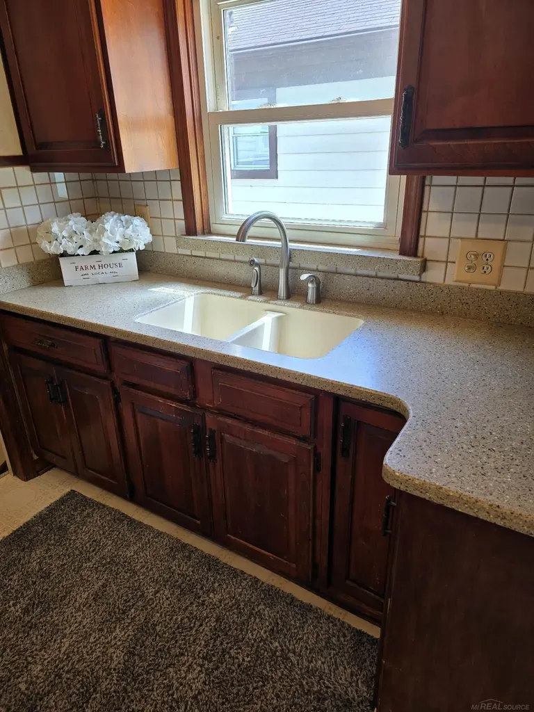 1412 Champaign Road Lincoln Park City MI 48146