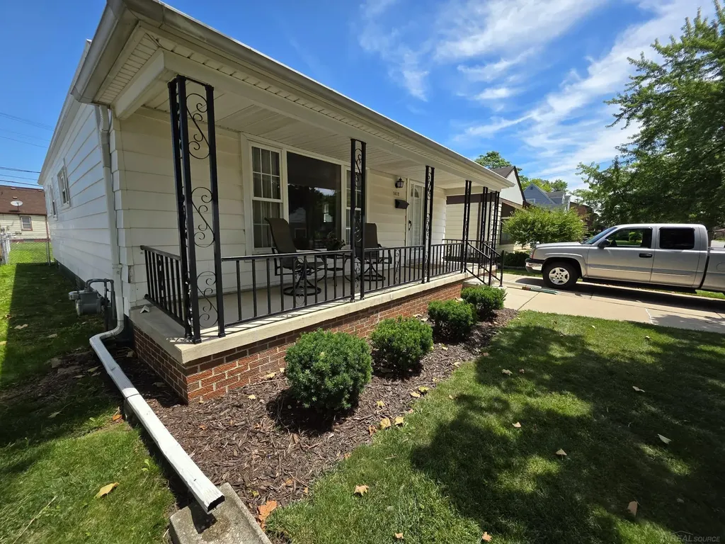 1412 Champaign Road Lincoln Park City MI 48146