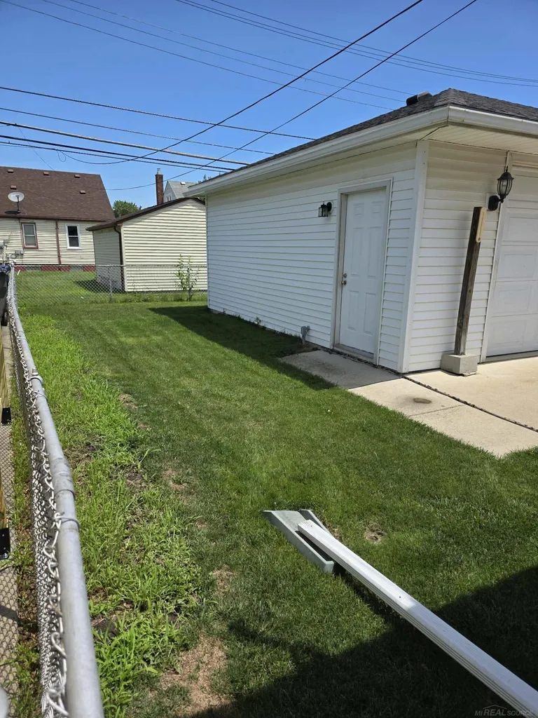 1412 Champaign Road Lincoln Park City MI 48146