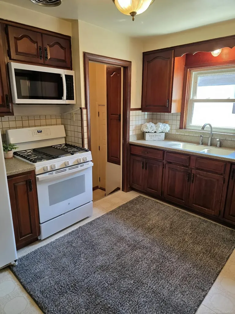 1412 Champaign Road Lincoln Park City MI 48146