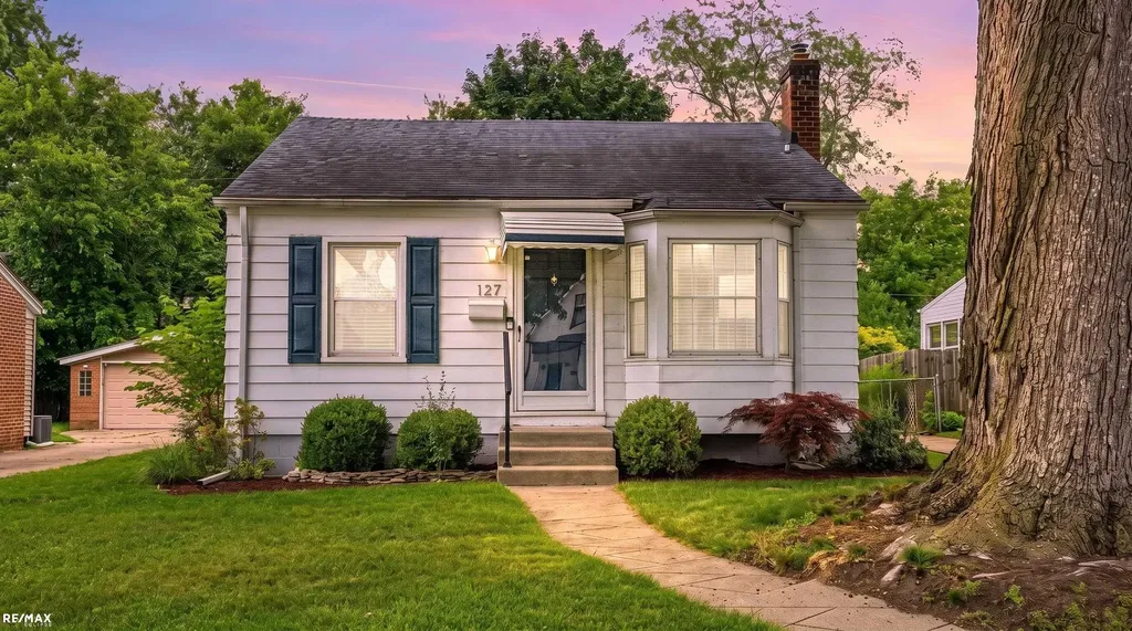 127 E La Salle Avenue Royal Oak City MI 48073