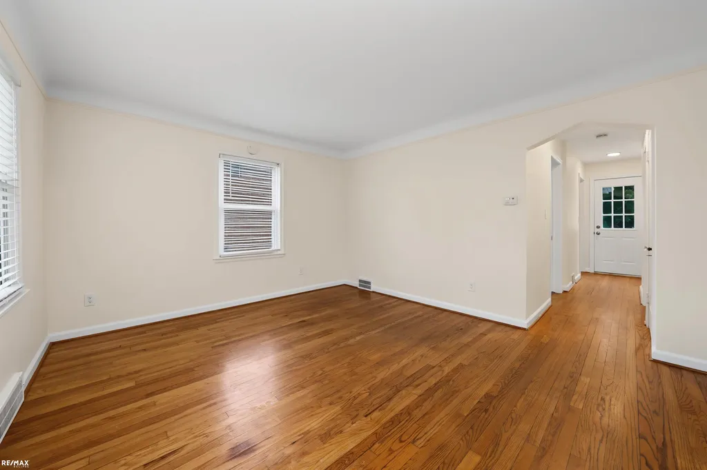 127 E La Salle Avenue Royal Oak City MI 48073