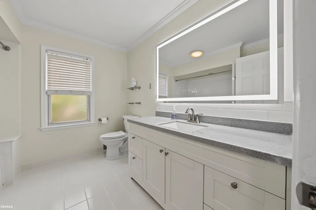 127 E La Salle Avenue Royal Oak City MI 48073