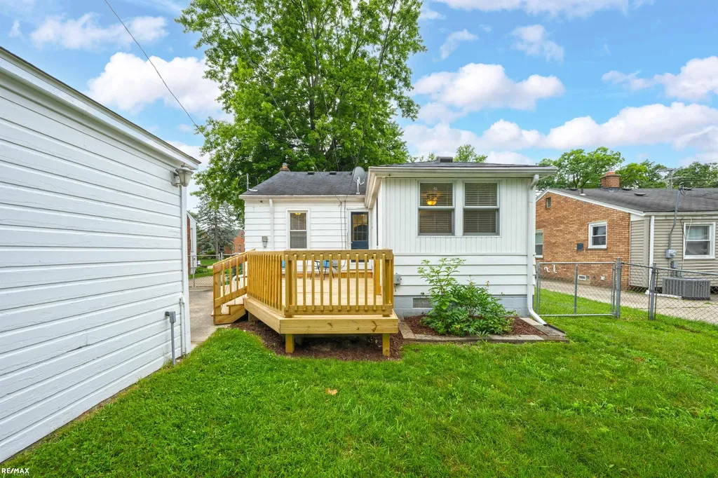 127 E La Salle Avenue Royal Oak City MI 48073