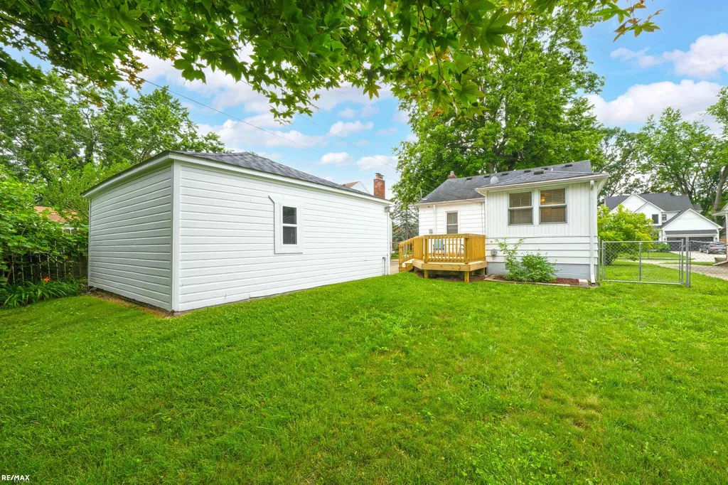 127 E La Salle Avenue Royal Oak City MI 48073
