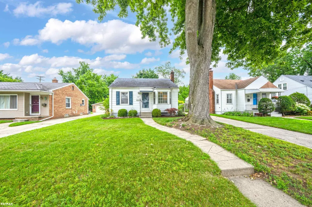 127 E La Salle Avenue Royal Oak City MI 48073