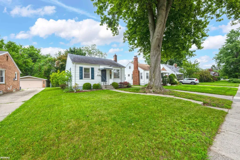 127 E La Salle Avenue Royal Oak City MI 48073