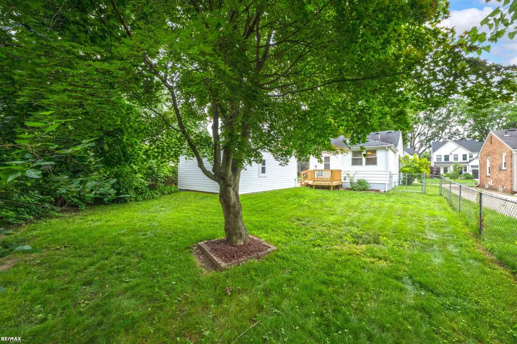 127 E La Salle Avenue Royal Oak City MI 48073