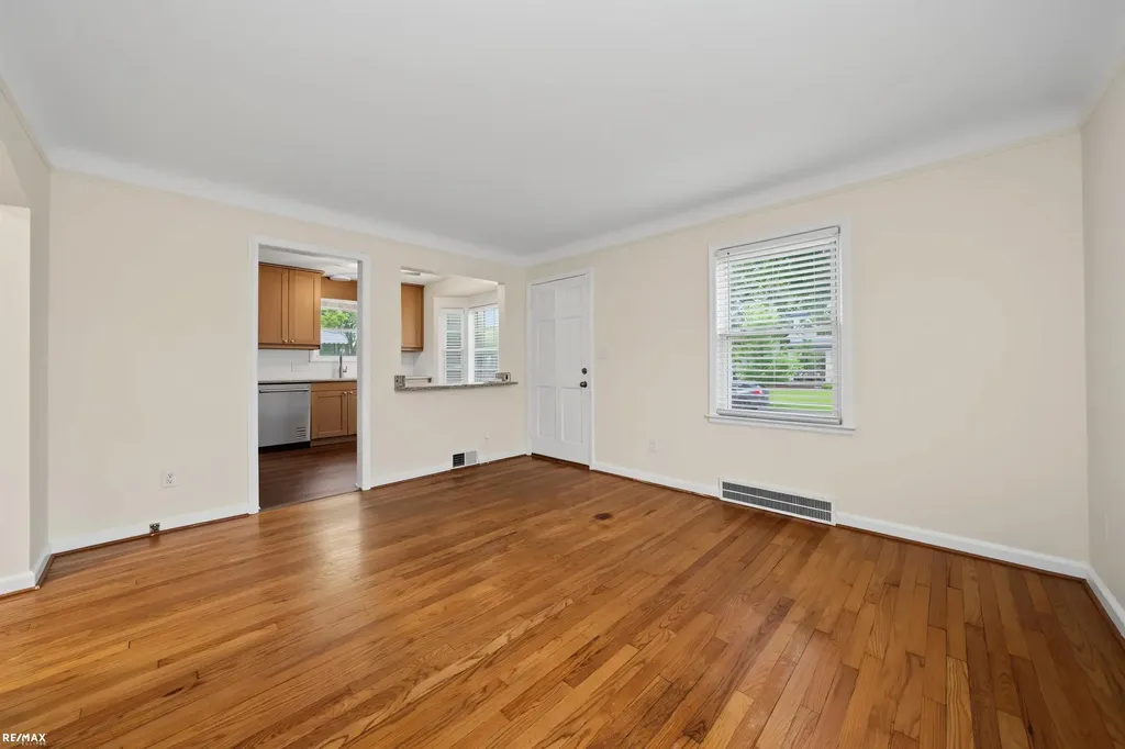 127 E La Salle Avenue Royal Oak City MI 48073