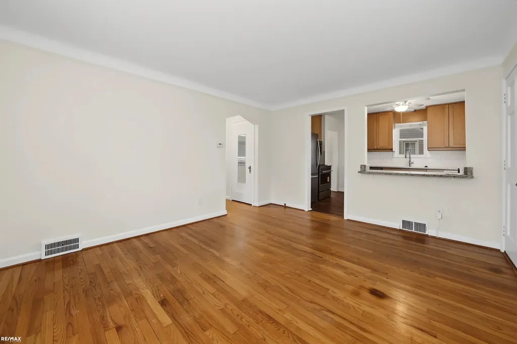 127 E La Salle Avenue Royal Oak City MI 48073