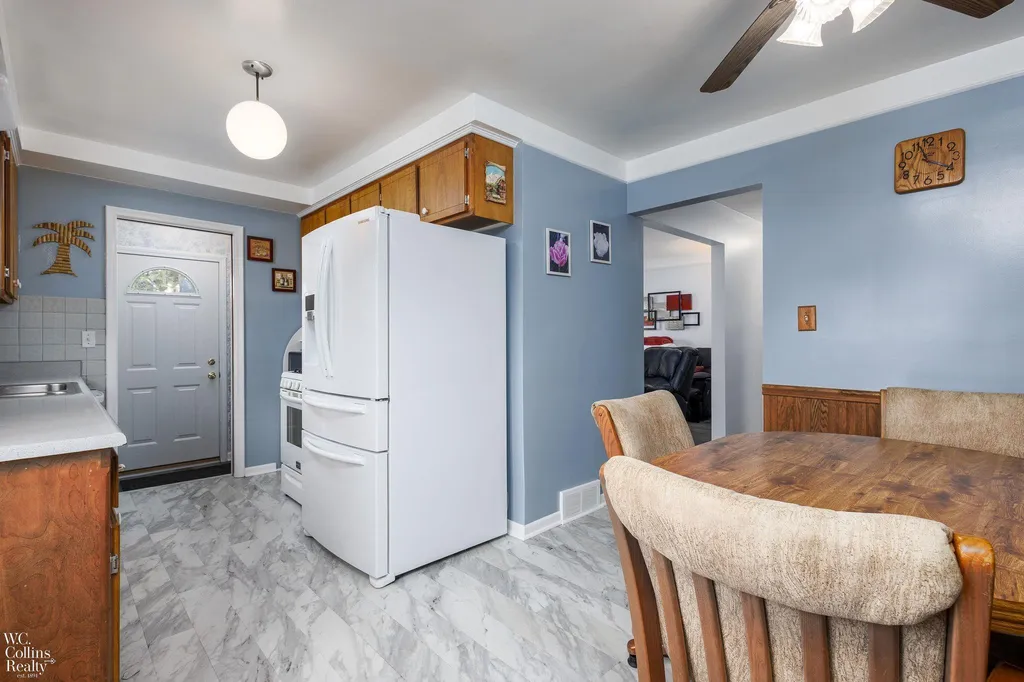 11438 Gerald Drive Warren City MI 48093