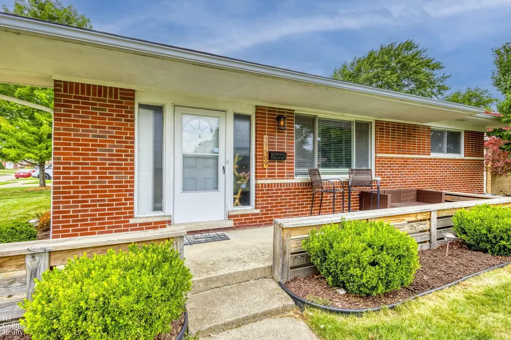 27509 Bonnie Drive Warren City MI 48093