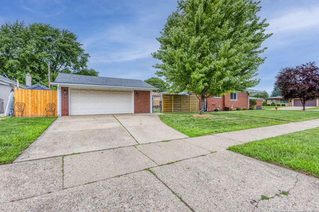 27509 Bonnie Drive Warren City MI 48093