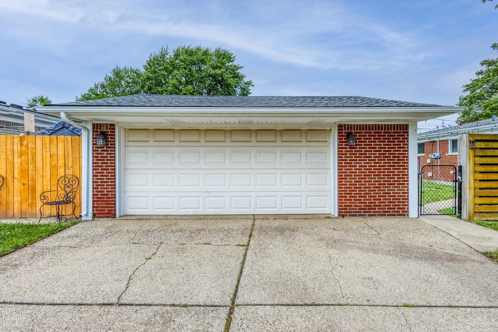 27509 Bonnie Drive Warren City MI 48093