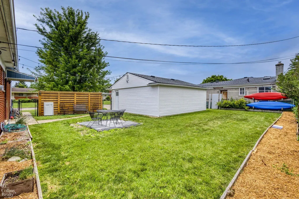 27509 Bonnie Drive Warren City MI 48093