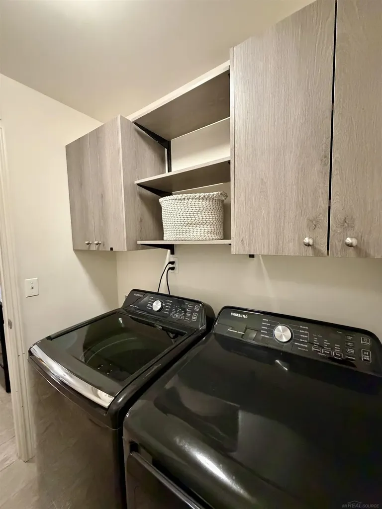 7013 Boulder Pointe Drive Washington Township MI 48094