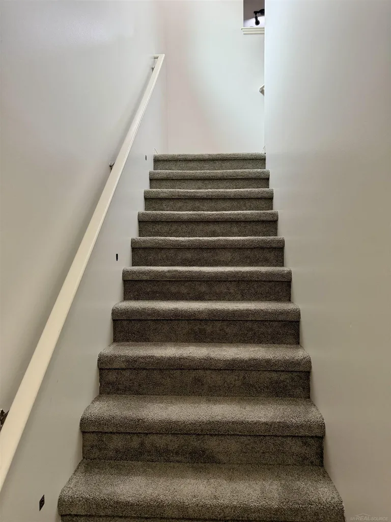 7013 Boulder Pointe Drive Washington Township MI 48094