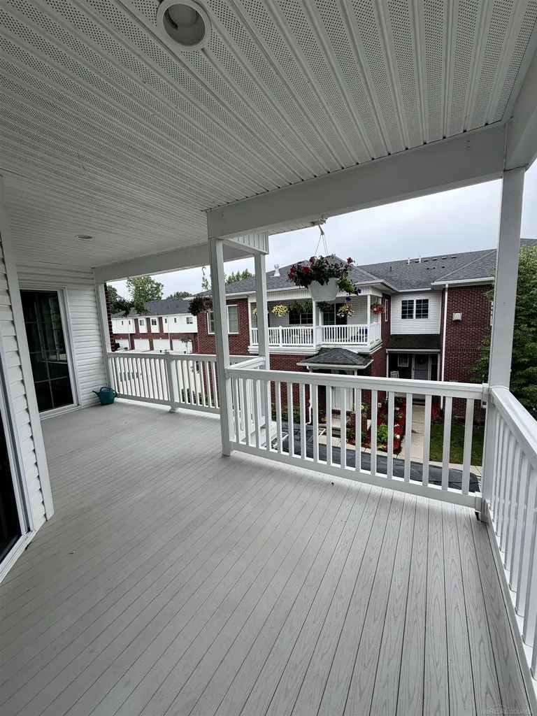 7013 Boulder Pointe Drive Washington Township MI 48094