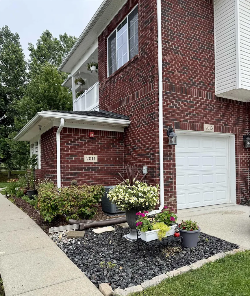 7013 Boulder Pointe Drive Washington Township MI 48094