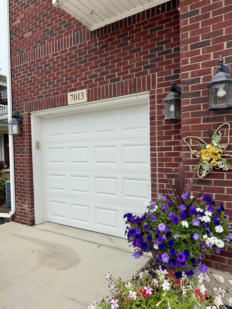 7013 Boulder Pointe Drive Washington Township MI 48094