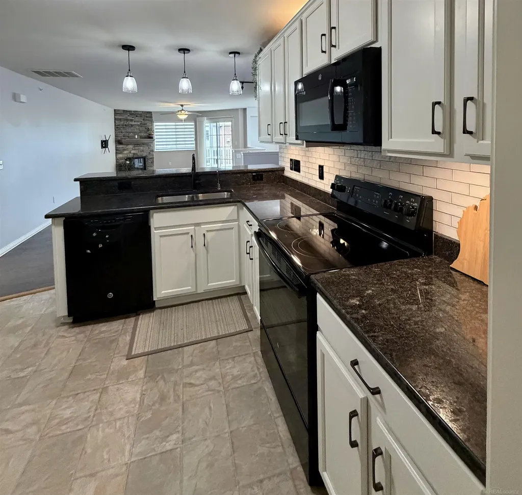 7013 Boulder Pointe Drive Washington Township MI 48094
