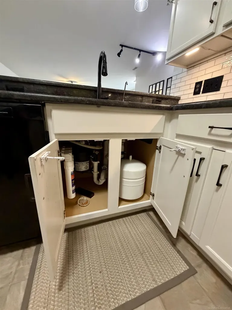 7013 Boulder Pointe Drive Washington Township MI 48094