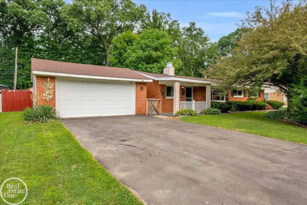 52161 Brentwood Drive Shelby Charter Township MI 48316