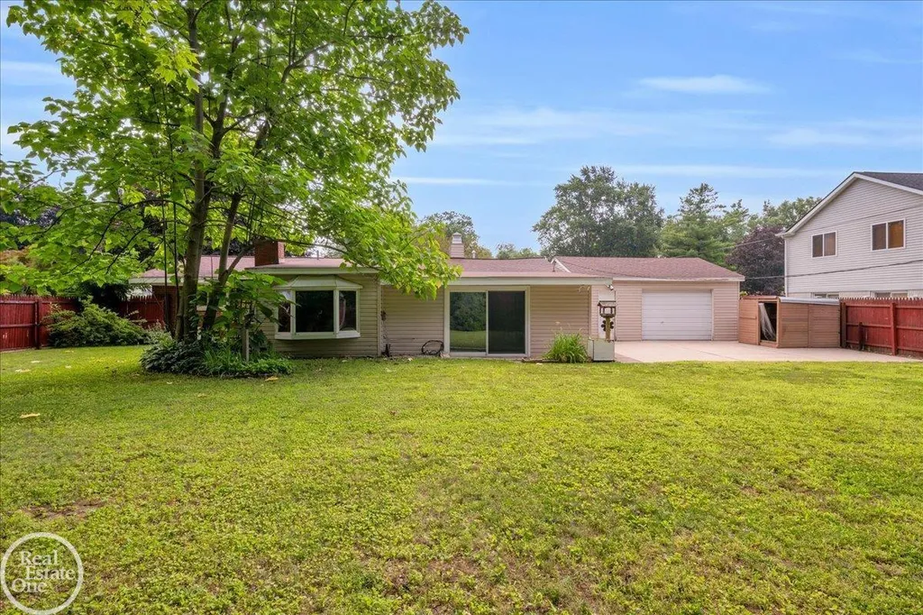 52161 Brentwood Drive Shelby Charter Township MI 48316