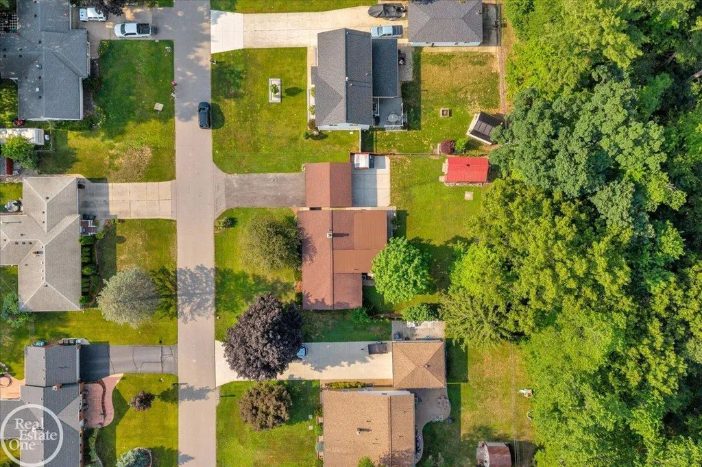52161 Brentwood Drive Shelby Charter Township MI 48316