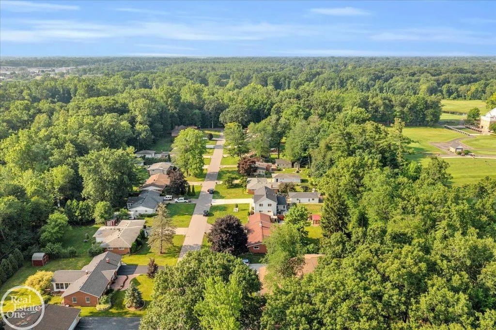 52161 Brentwood Drive Shelby Charter Township MI 48316