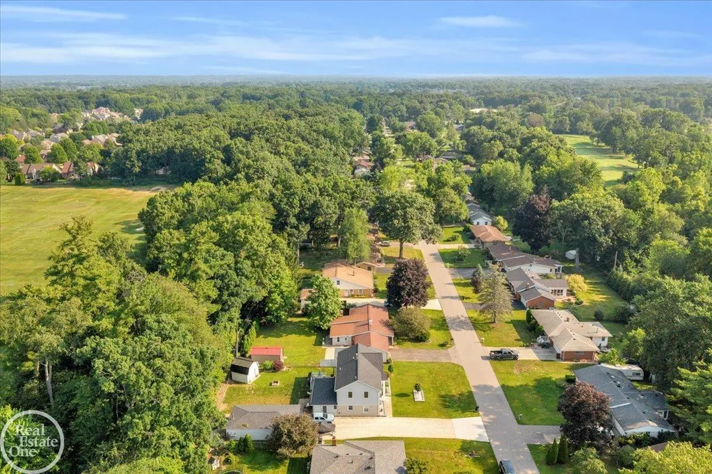 52161 Brentwood Drive Shelby Charter Township MI 48316