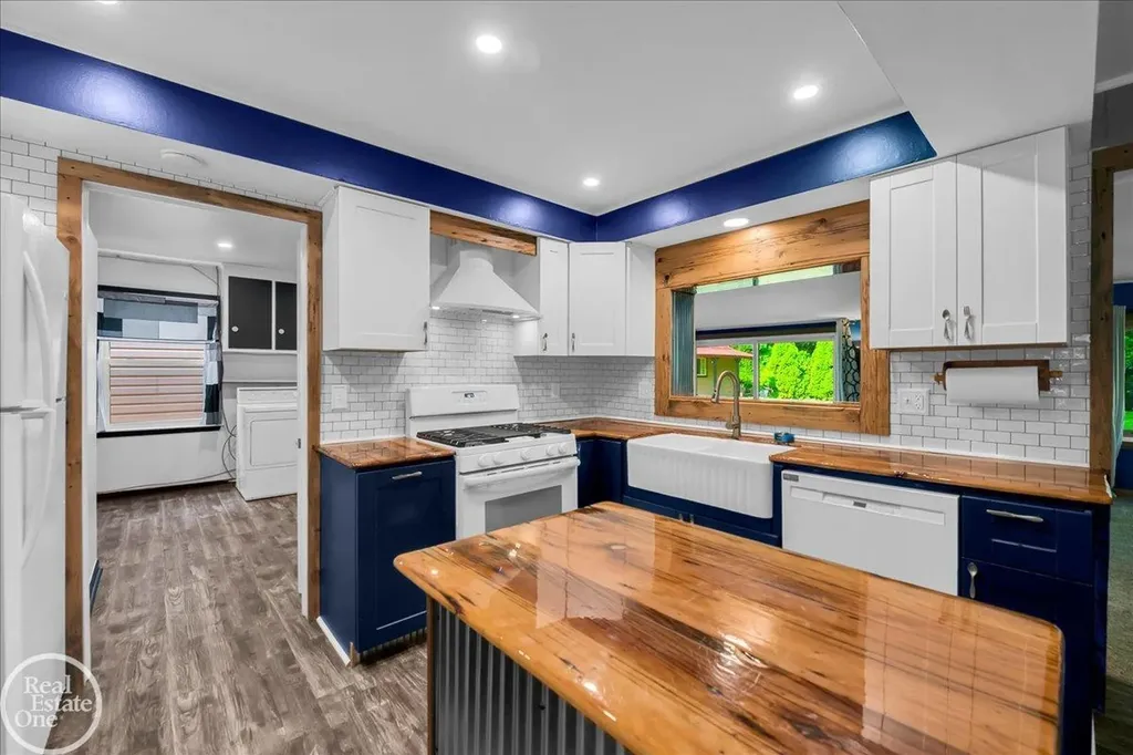 52161 Brentwood Drive Shelby Charter Township MI 48316