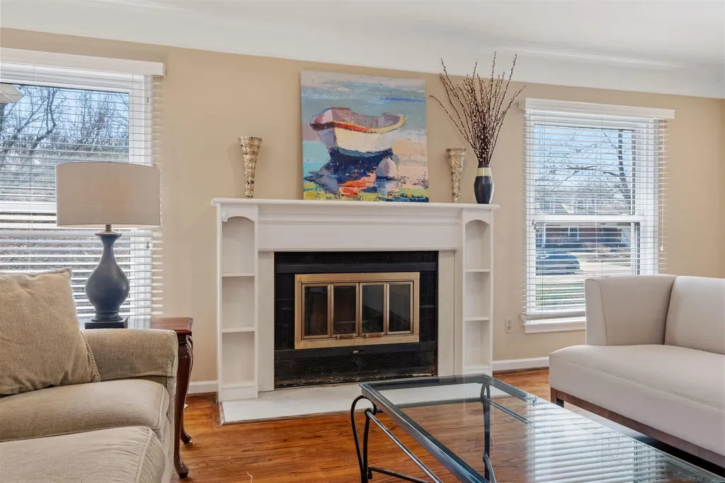 1040 N Renaud Road Grosse Pointe Woods City MI 48236