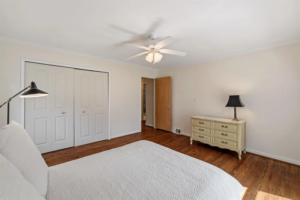 1040 N Renaud Road Grosse Pointe Woods City MI 48236
