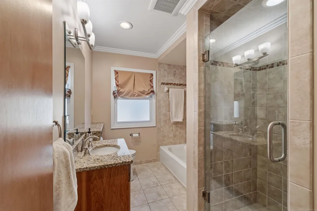 1040 N Renaud Road Grosse Pointe Woods City MI 48236