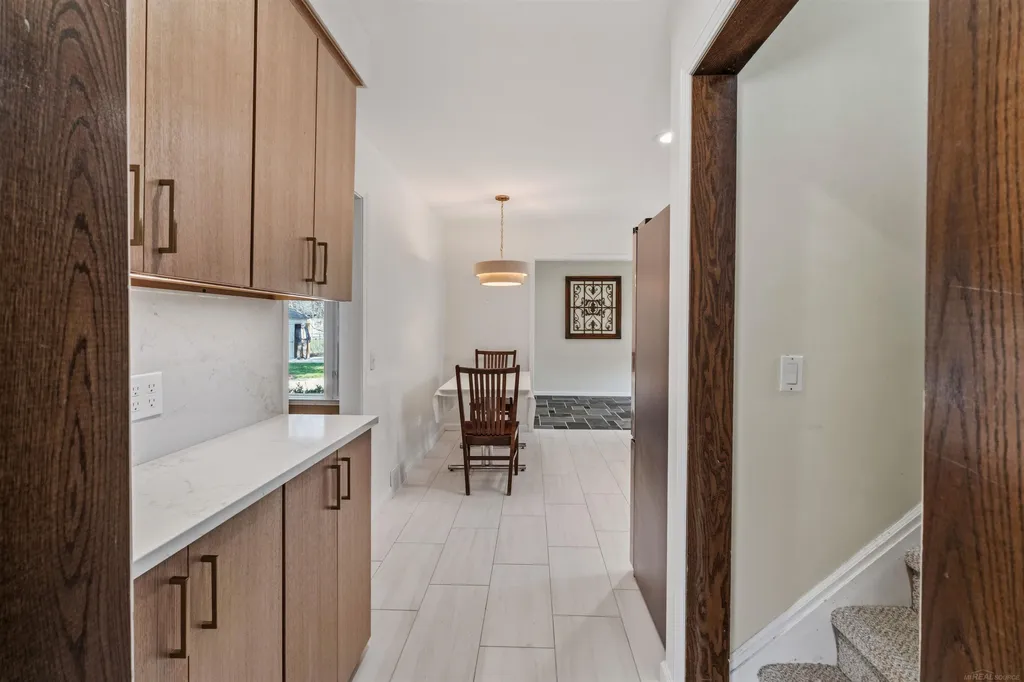 1040 N Renaud Road Grosse Pointe Woods City MI 48236