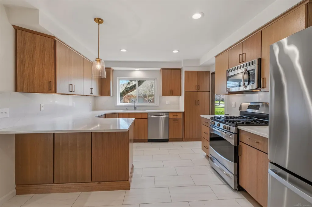 1040 N Renaud Road Grosse Pointe Woods City MI 48236
