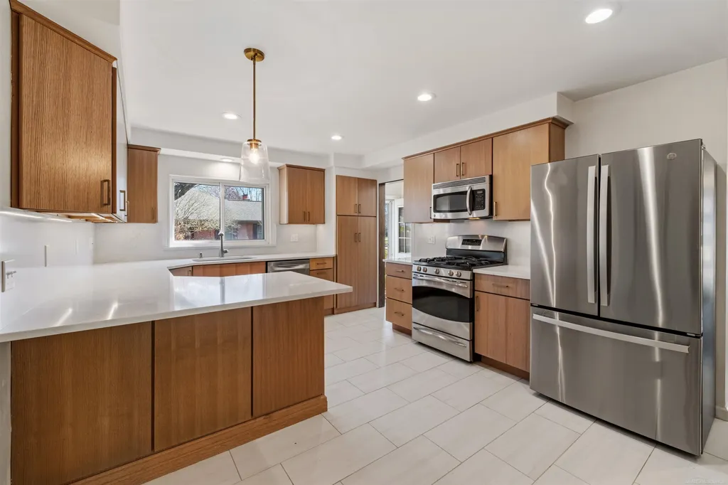 1040 N Renaud Road Grosse Pointe Woods City MI 48236