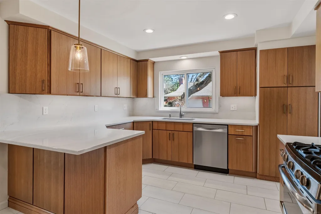 1040 N Renaud Road Grosse Pointe Woods City MI 48236