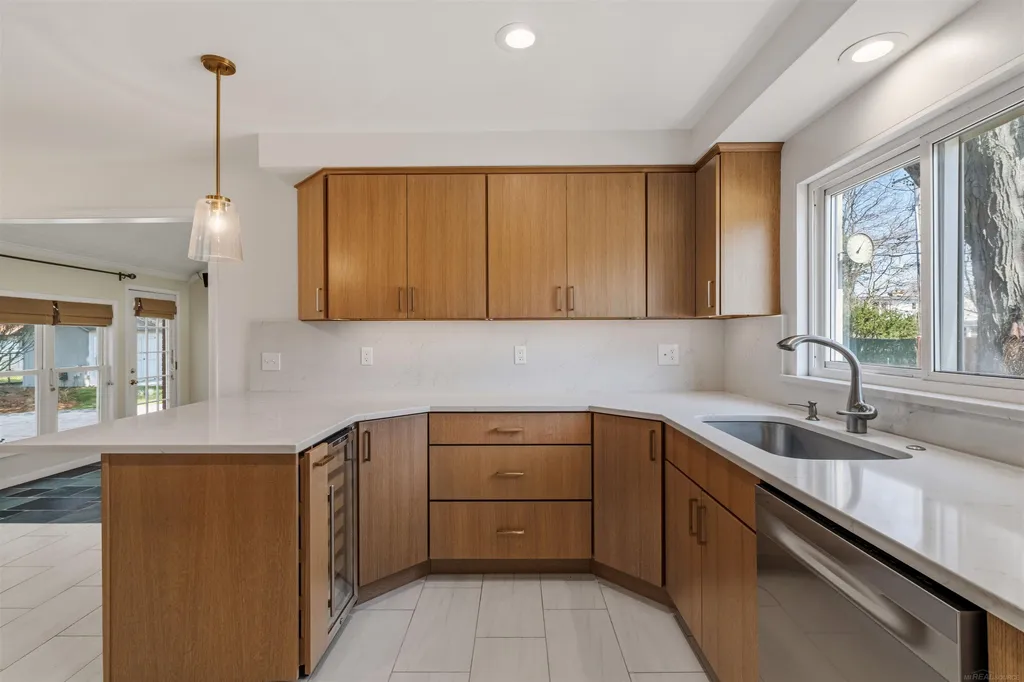 1040 N Renaud Road Grosse Pointe Woods City MI 48236